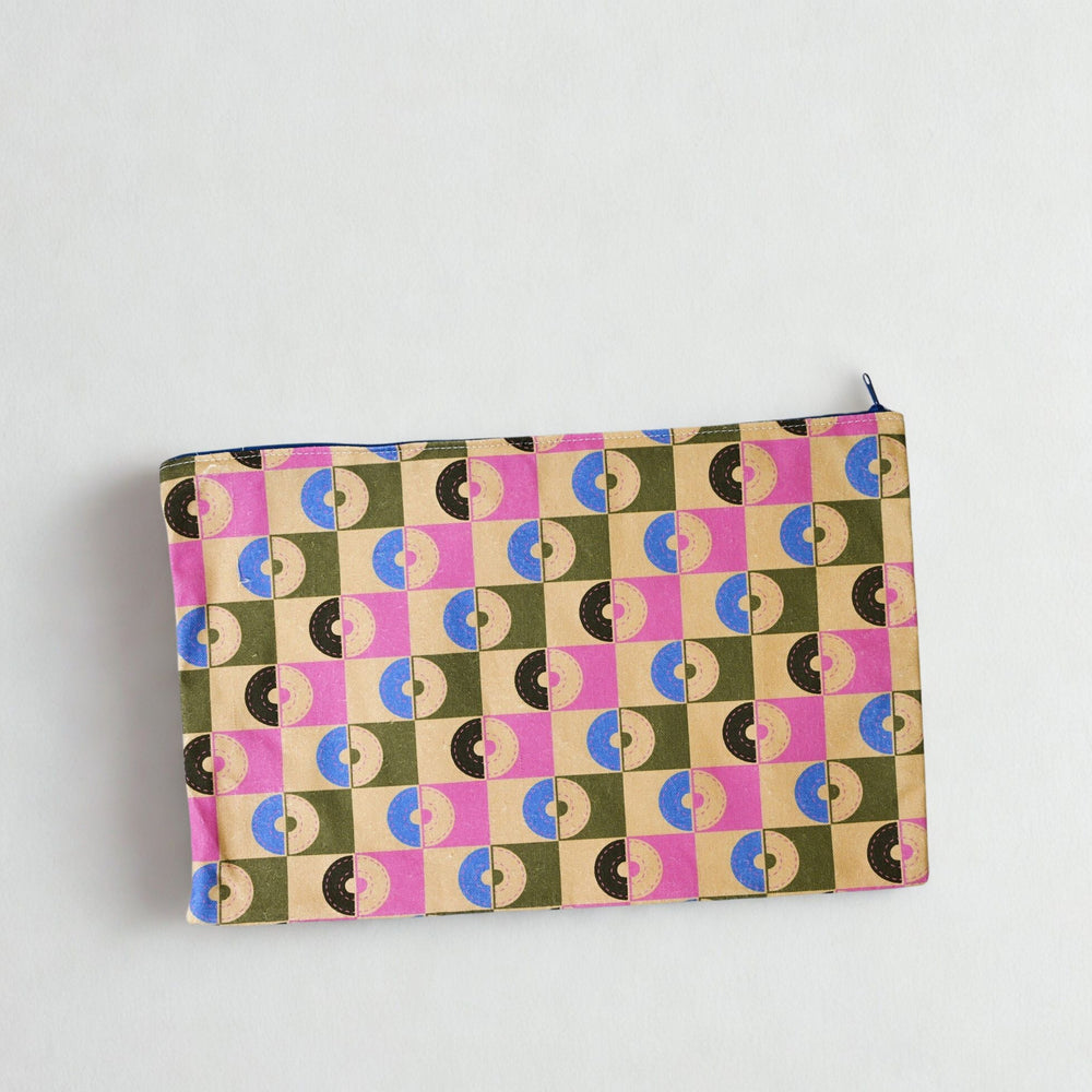 Jumbo Pouch in Olives