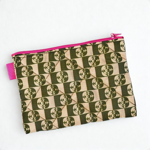 Puffer Pouch in Cabbage